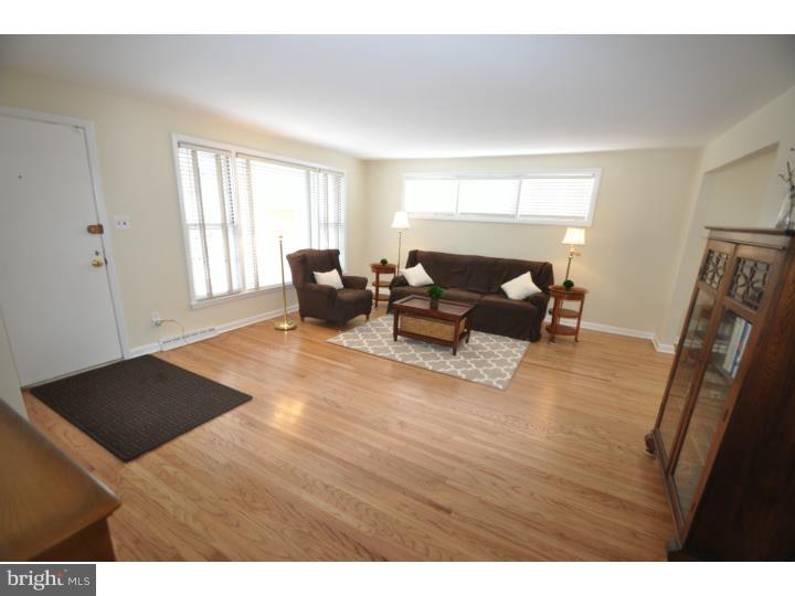 632 Bob White Road Wayne, PA 19087 - Photo 3 of 22 Living Room