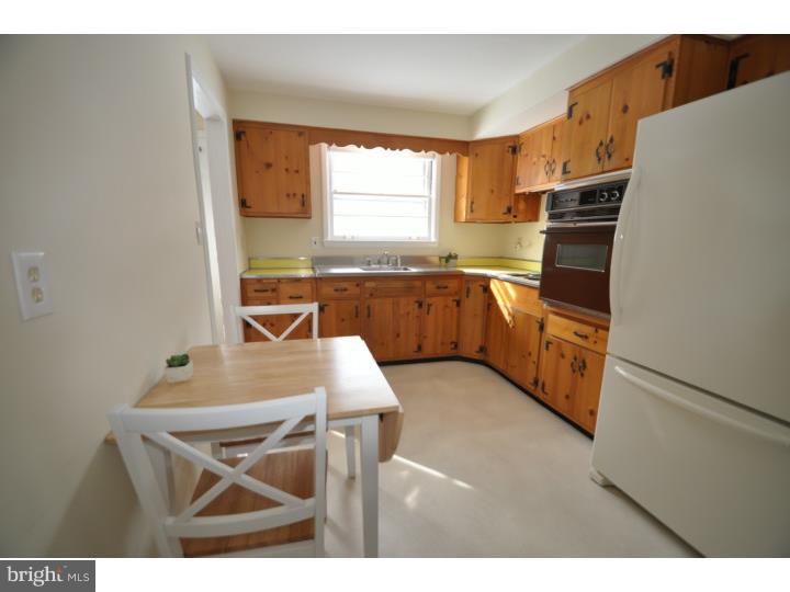 632 Bob White Road Wayne, PA 19087 - Photo 7 of 22 Kitchen