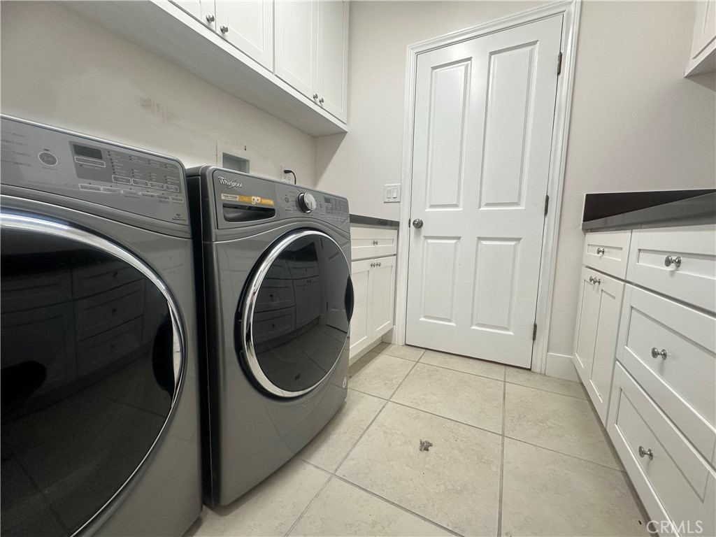 60 Crest Road East Palos Verdes Peninsula, CA 90274 - Photo 17 of 23 Laundry room