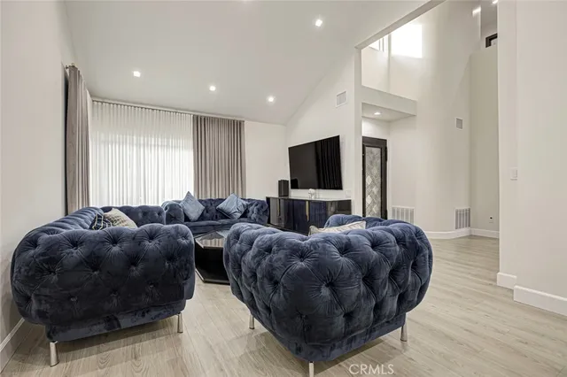 $999,999 | 28030 Kenton Lane, Saugus, CA 91350