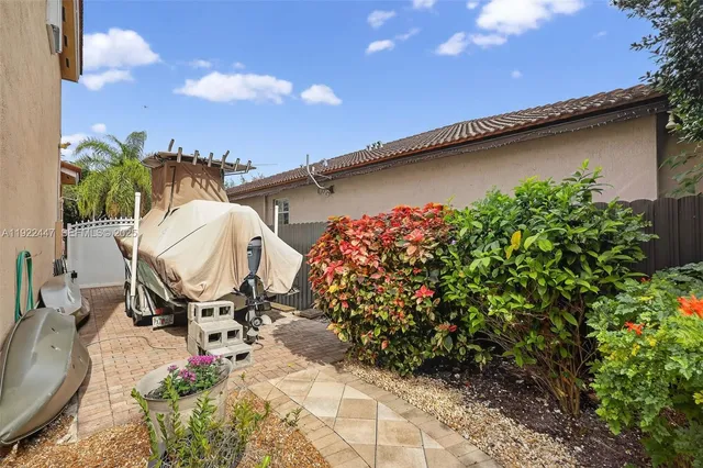 $995,000 | 15144 Southwest 20th Street, Miami, FL 33185