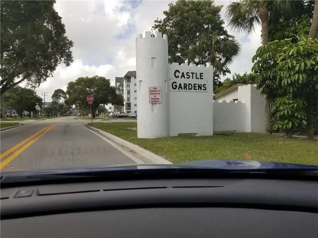 a view of a back yard