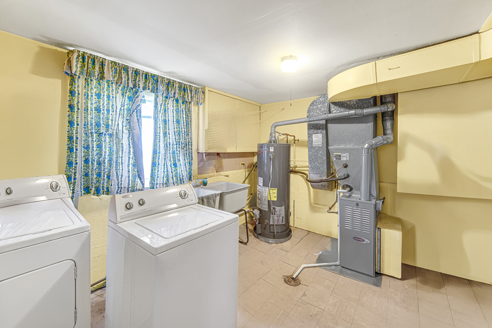 352 Sioux Lane Carol Stream, IL 60188 - Photo 15 of 18 a room with storage and utility