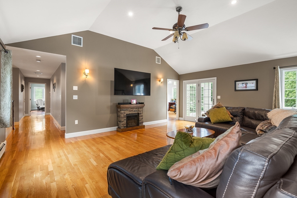 33 Russell Road Hanover, MA 02339 - Photo 6 of 27