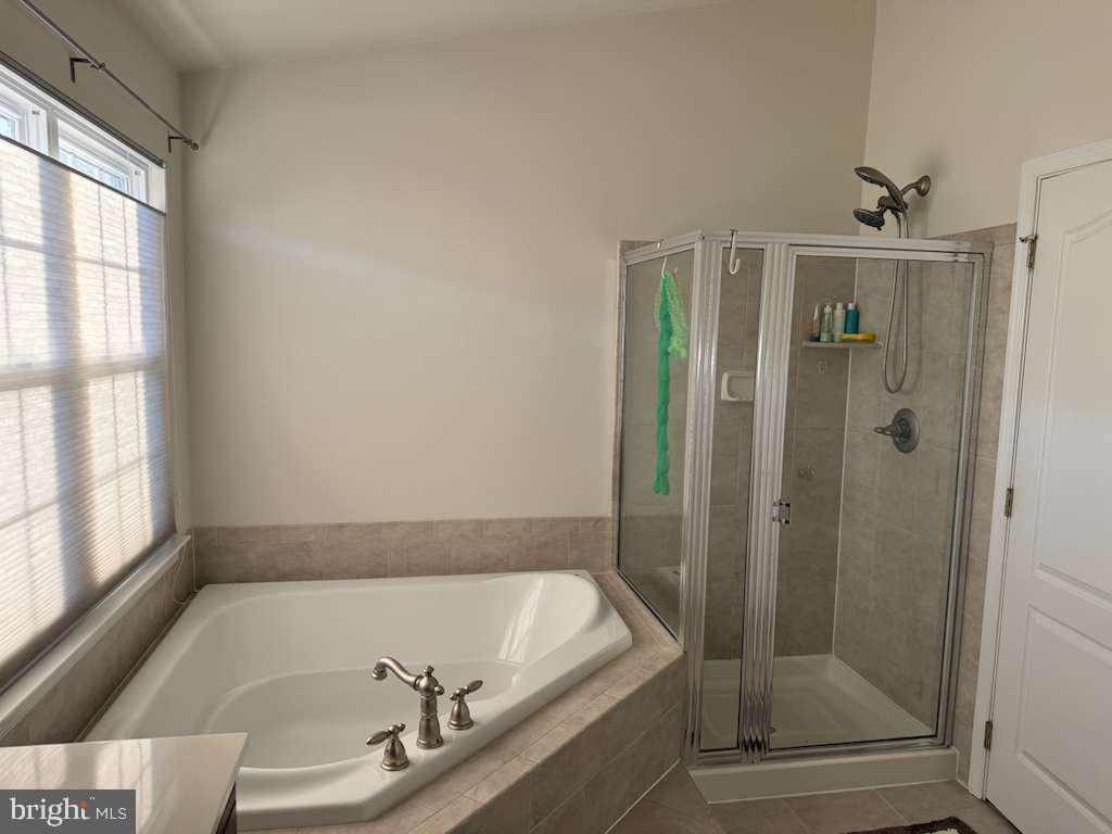 25210 Whippoorwill Terrace Chantilly, VA 20152 - Photo 22 of 33 a bathroom with a tub and shower
