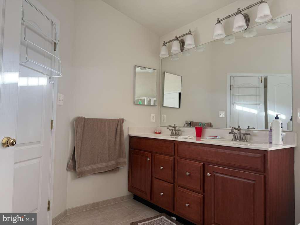 25210 Whippoorwill Terrace Chantilly, VA 20152 - Photo 25 of 33 a bathroom with a sink vanity and mirror