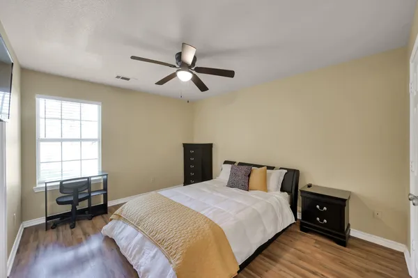 $750 | 125 Pine Street, Prairie View, TX 77445