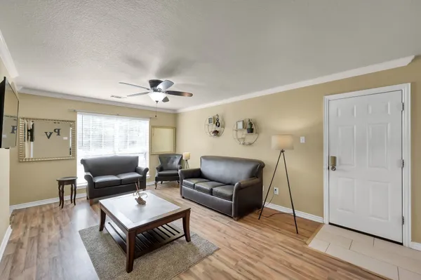 $750 | 125 Pine Street, Prairie View, TX 77445