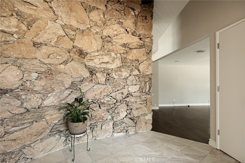 1285 Cahuilla Street Colton, CA 92324 - Photo 10 of 64 Large foyer