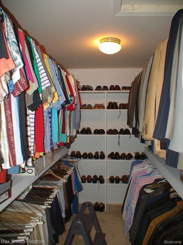 5218 Glengate Road Rochester, MI 48306 - Photo 15 of 17 MBr closet.jpg