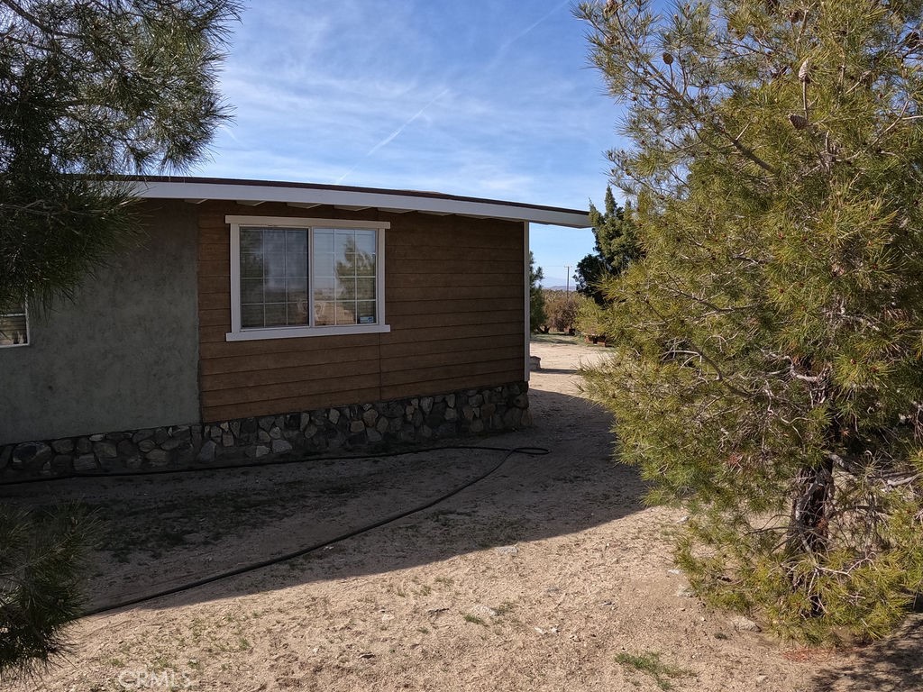 30000 Buchannon Ranch Road Llano, CA 93544 - Photo 31 of 64 a backyard of a house
