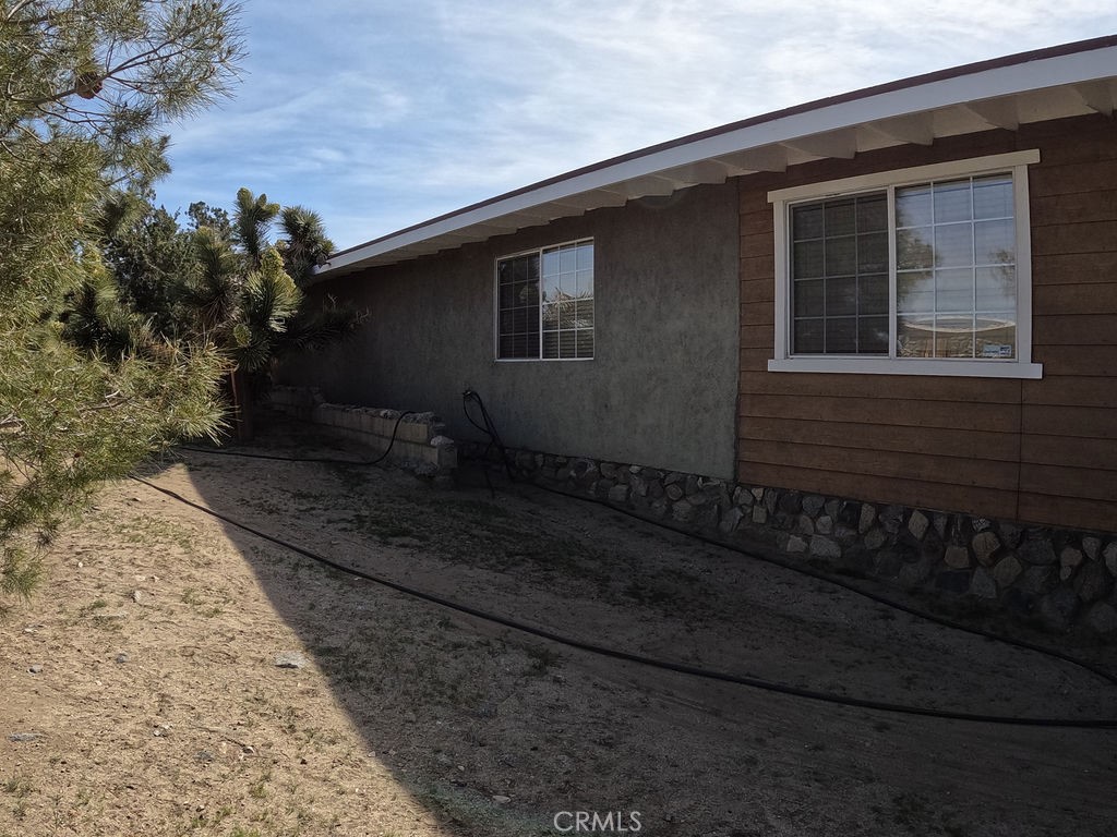 30000 Buchannon Ranch Road Llano, CA 93544 - Photo 32 of 64 a backyard of a house