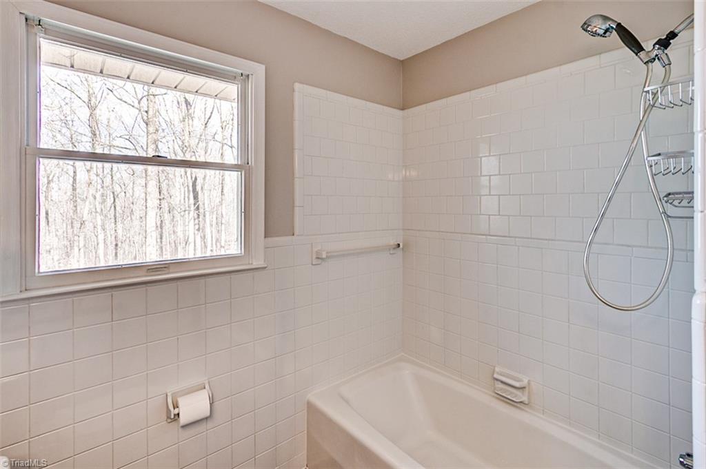 682 Inwood Road Asheboro, NC 27205 - Photo 22 of 40 Hall bath, tub & shower