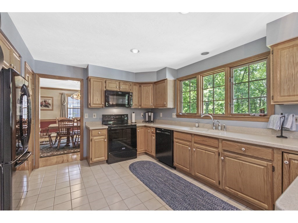 57 Lincoln Woods Road Waltham, MA 02451 - Photo 4 of 36