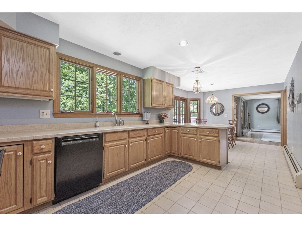 57 Lincoln Woods Road Waltham, MA 02451 - Photo 5 of 36
