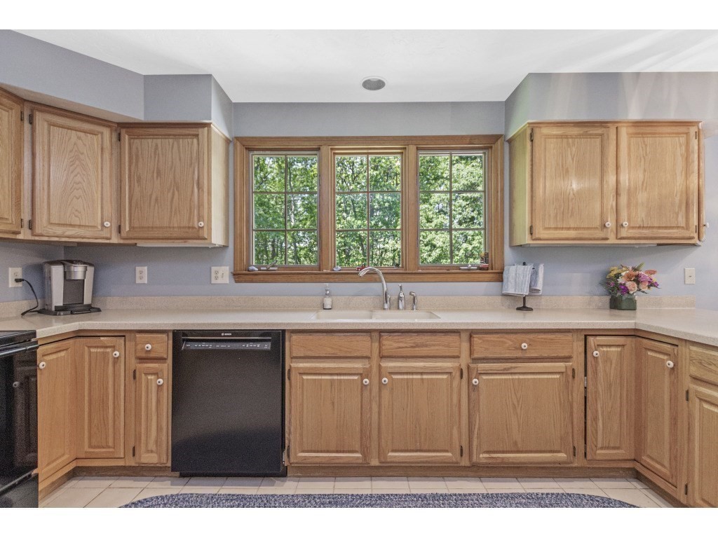 57 Lincoln Woods Road Waltham, MA 02451 - Photo 6 of 36
