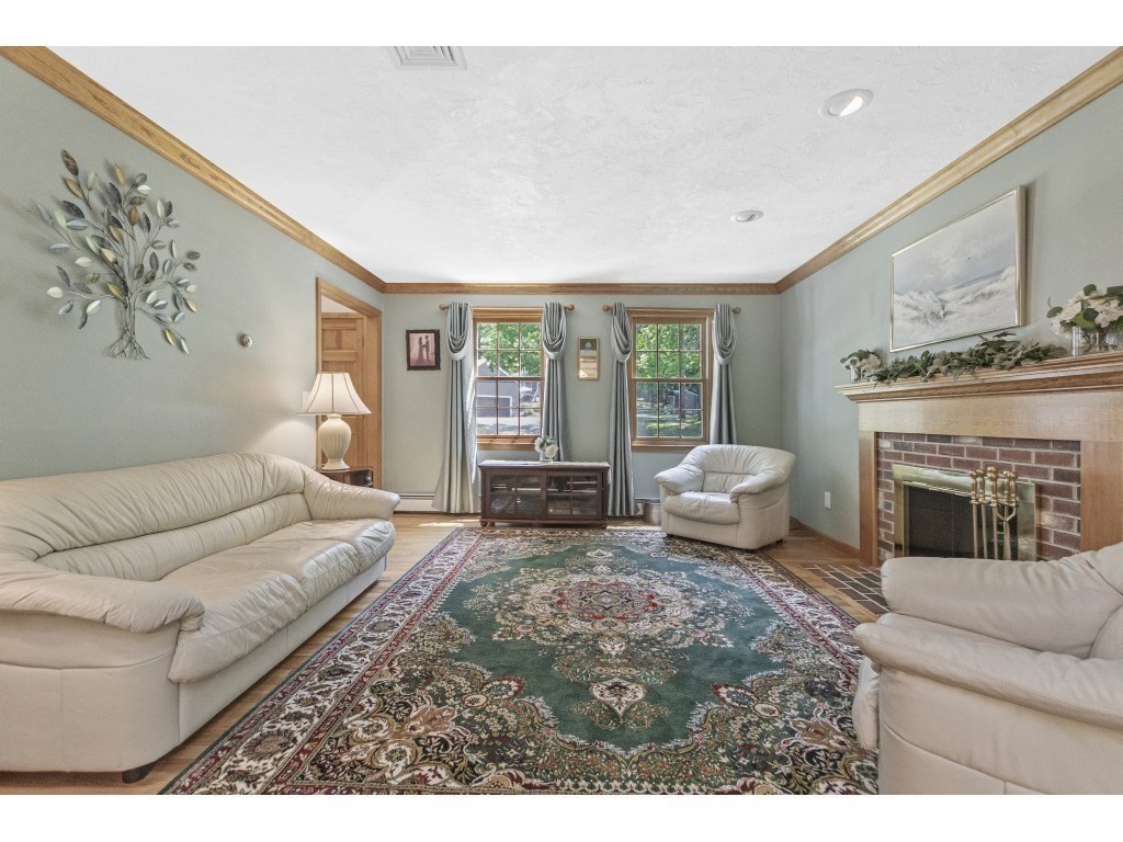 57 Lincoln Woods Road Waltham, MA 02451 - Photo 8 of 36