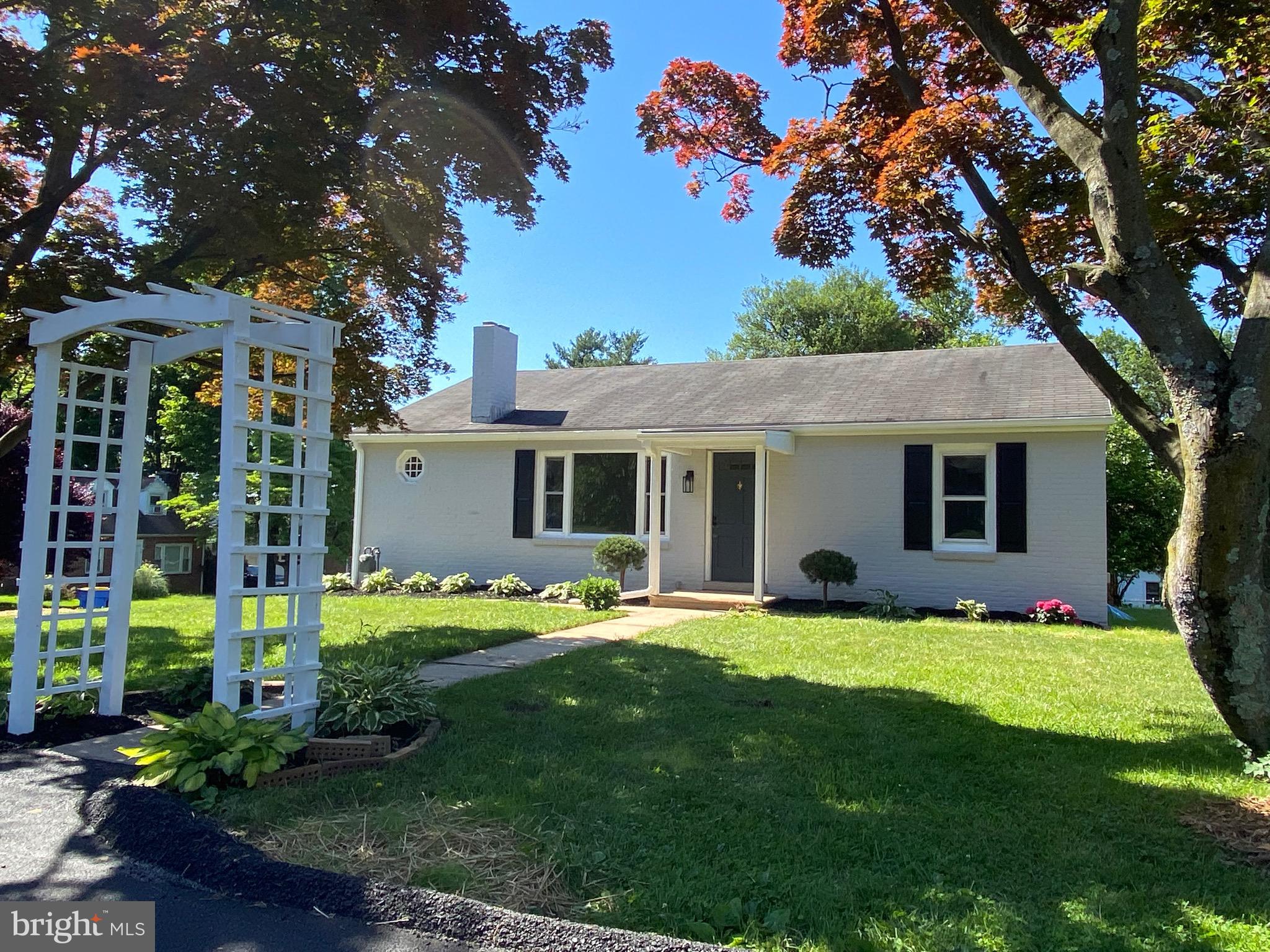 1324 Bonneview Road York, PA 17406 - Photo 2 of 23 Gallery Image 2