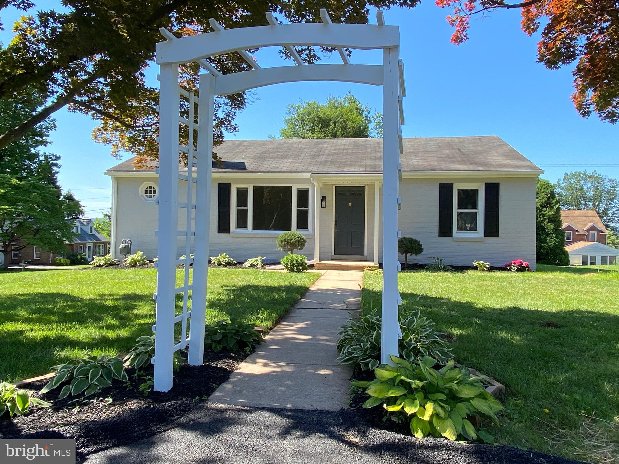 1324 Bonneview Road York, PA 17406 - Photo 3 of 23 Gallery Image 3