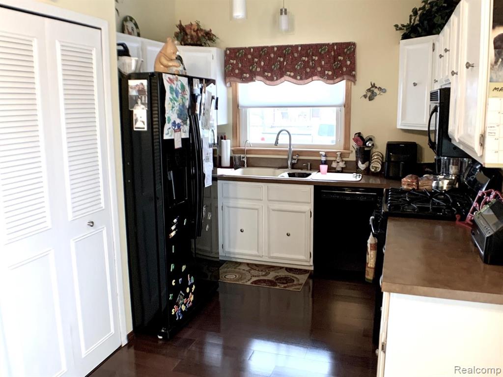 22111 Hall Road Woodhaven, MI 48183 - Photo 14 of 46
