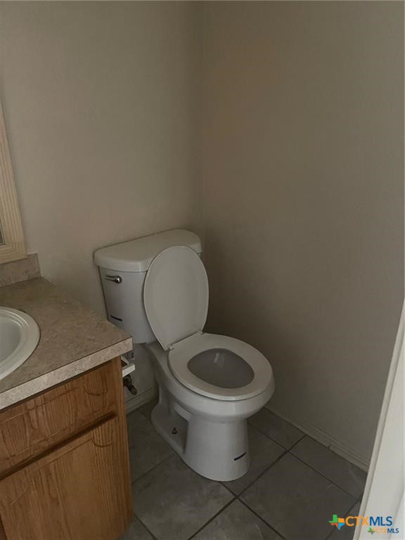 2712 Vernice Loop, Unit C Killeen, TX 76549 - Photo 11 of 24 a bathroom with a toilet and a sink