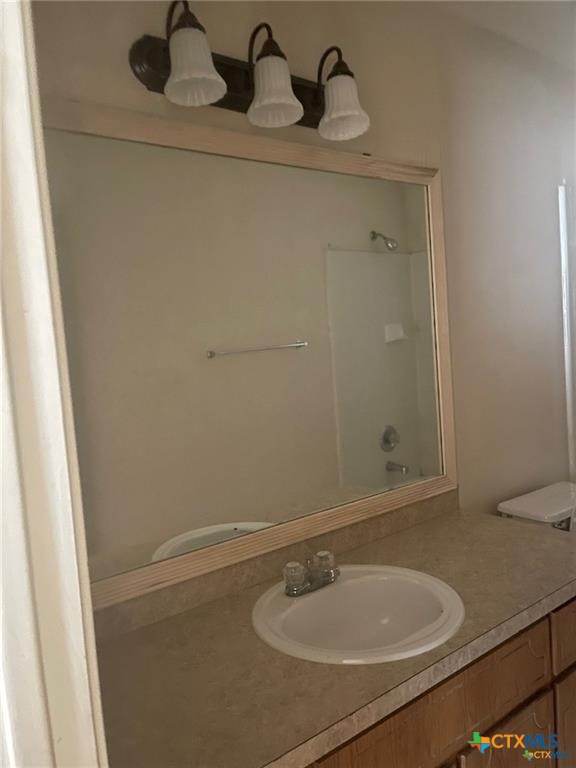 2712 Vernice Loop, Unit C Killeen, TX 76549 - Photo 4 of 24 a bathroom with a sink and a mirror