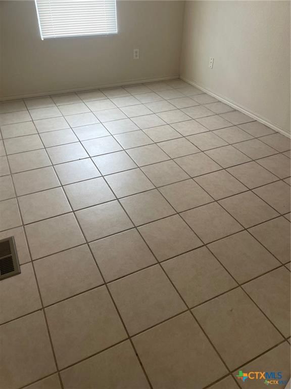 2712 Vernice Loop, Unit C Killeen, TX 76549 - Photo 6 of 24 a view of a garage and dishwasher