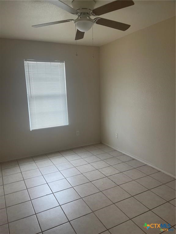 2712 Vernice Loop, Unit C Killeen, TX 76549 - Photo 7 of 24 an empty room with windows