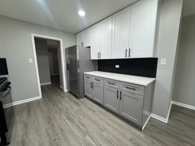 $3,000 | 5651 West 97th Street, Oak Lawn, IL 60453