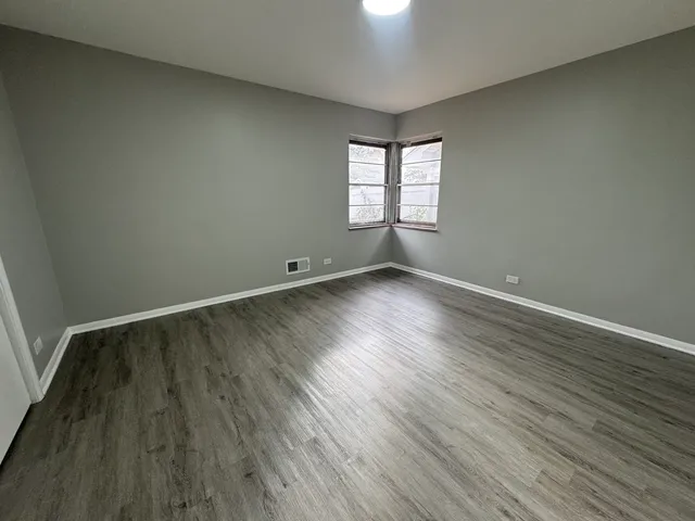 $3,000 | 5651 West 97th Street, Oak Lawn, IL 60453