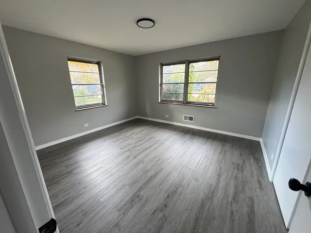 $3,000 | 5651 West 97th Street, Oak Lawn, IL 60453