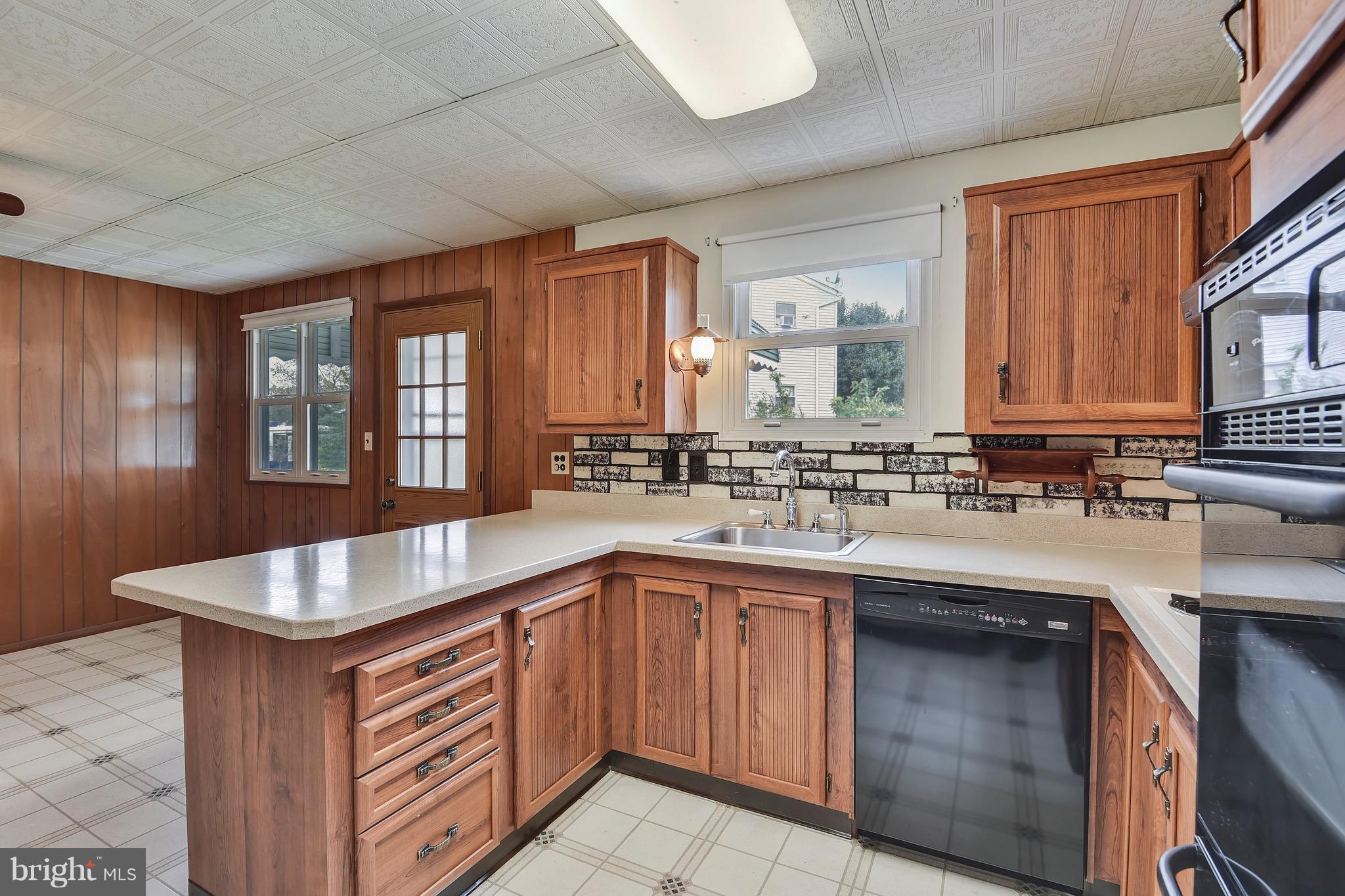 9222 Sandra Park Road Perry Hall, MD 21128 - Photo 15 of 30 Kitchen; eat in breakfast bar