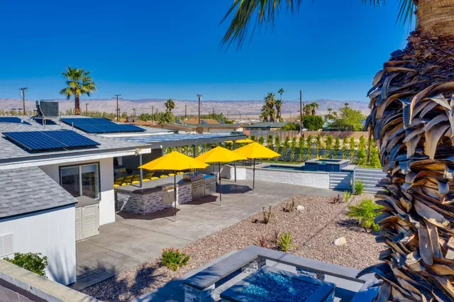 $695,000 | 323 West Palm Vista Drive, Palm Springs, CA 92262