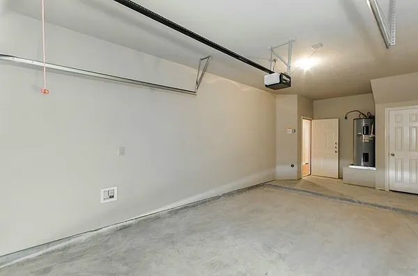 $1,574 | 315 Woodland Hills Drive, Unit B, Conroe, TX 77303