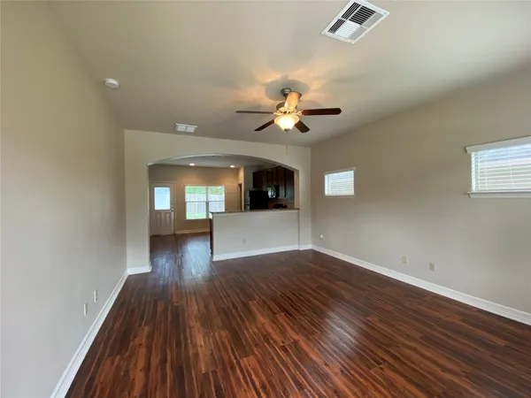 $1,574 | 315 Woodland Hills Drive, Unit B, Conroe, TX 77303
