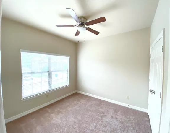 $1,574 | 315 Woodland Hills Drive, Unit B, Conroe, TX 77303