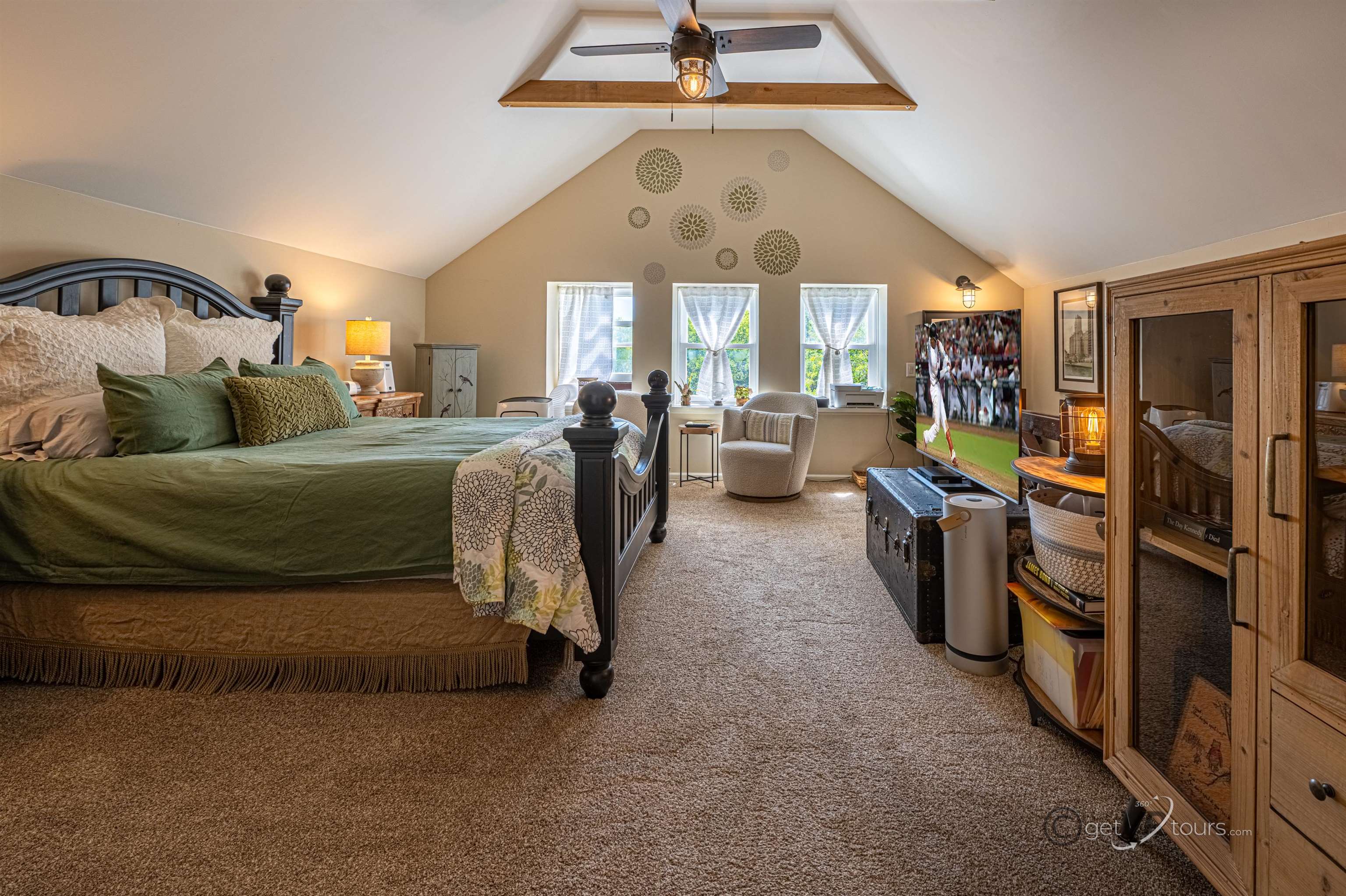 411 South Prospect Street Galena, IL 61036 - Photo 17 of 28 a living room with furniture and a large window