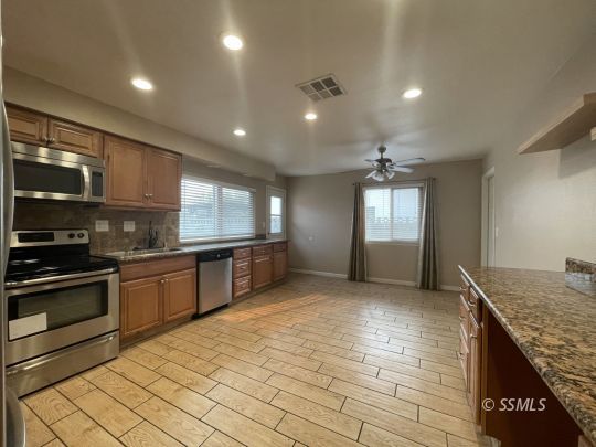 240 West Iowa Avenue Ridgecrest, CA 93555 - Photo 6 of 25 Gallery Image 6