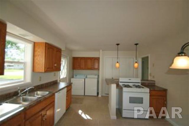 701 Bess Street Washington, IL 61571 - Photo 4 of 11 Gallery Image 4