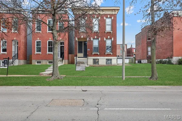 $2,300 | 2262 South Jefferson Avenue, St. Louis, MO 63104