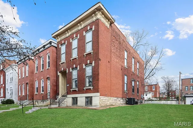 $2,300 | 2262 South Jefferson Avenue, St. Louis, MO 63104