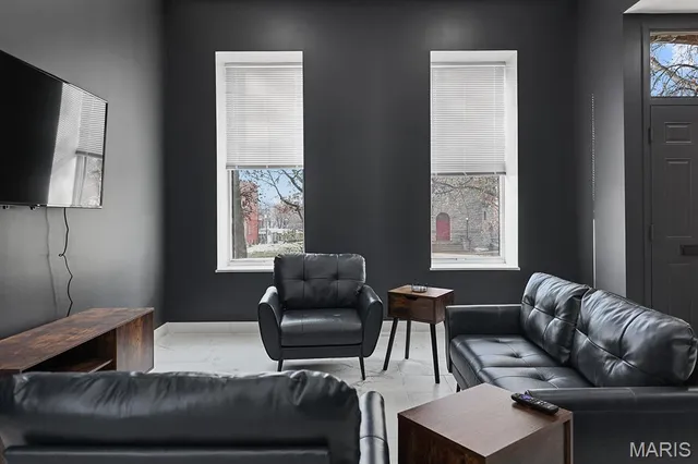 $2,300 | 2262 South Jefferson Avenue, St. Louis, MO 63104