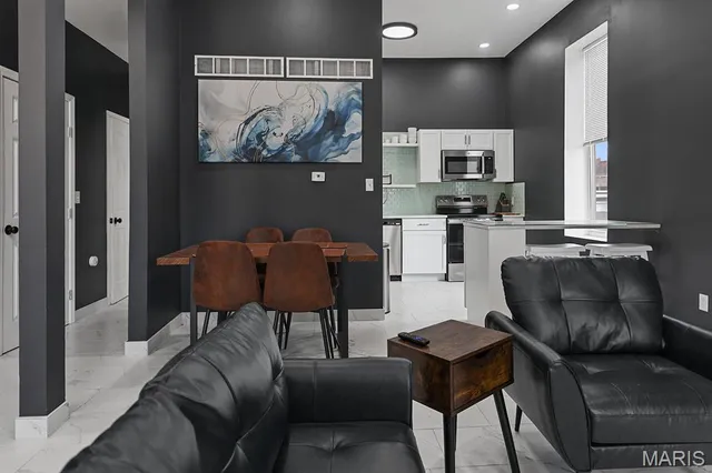 $2,300 | 2262 South Jefferson Avenue, St. Louis, MO 63104