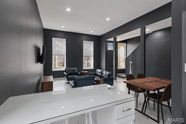 $2,300 | 2262 South Jefferson Avenue, St. Louis, MO 63104