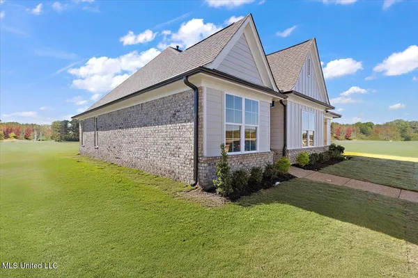 $323,900 | 432 Bolivar Drive, Nesbit, MS 38651