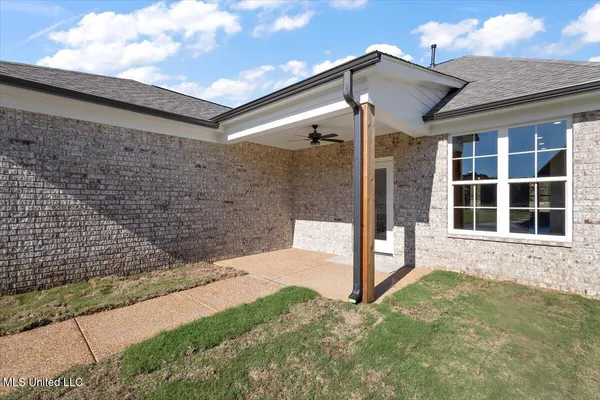 $323,900 | 432 Bolivar Drive, Nesbit, MS 38651
