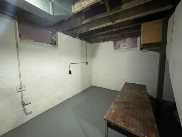 a view of a back yard of the house