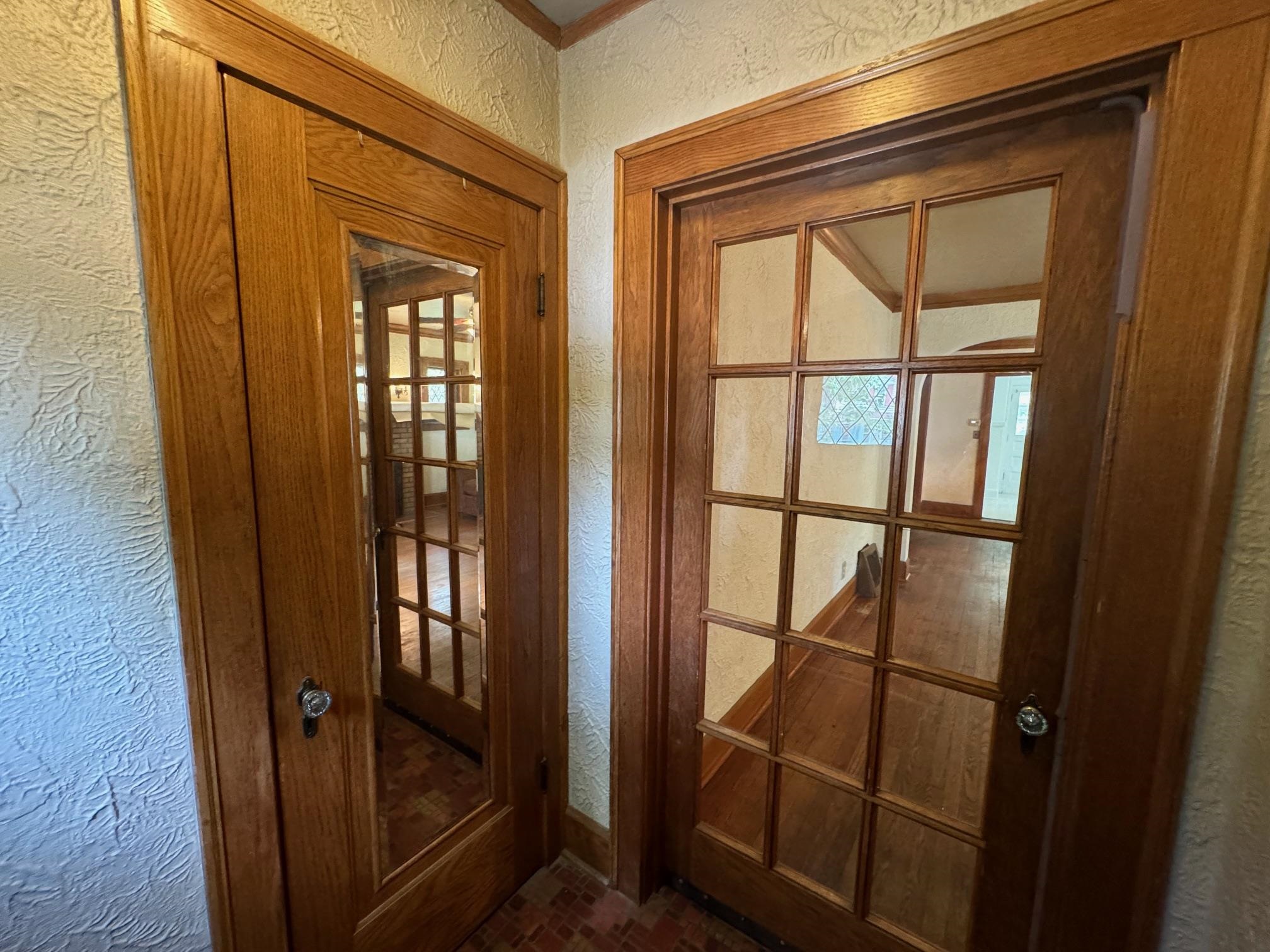 2231 9th Avenue Rockford, IL 61104 - Photo 5 of 44 a view of an entryway