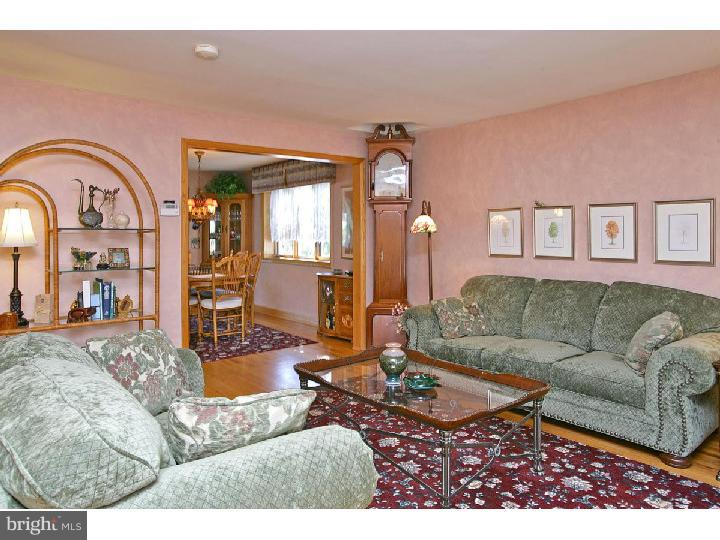 346 Kennerly Road Springfield, PA 19064 - Photo 7 of 18 Living Room