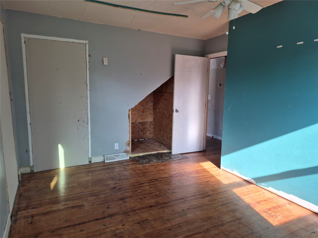 112 Overbrook Street Pickens, SC 29671 - Photo 12 of 19 This interior space features beautiful hardwood flooring, ready for your creative touch.